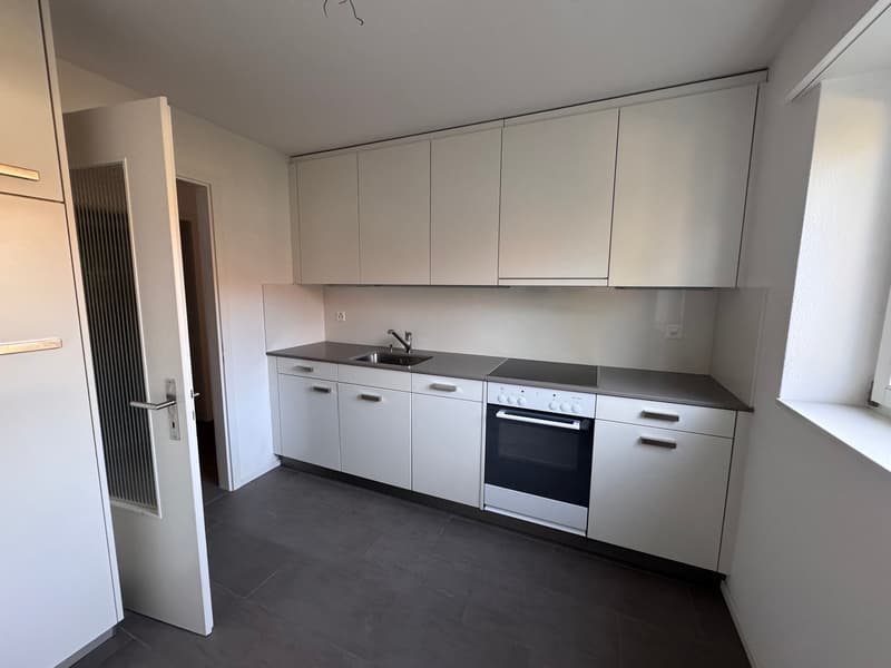 Grosszügige 4-Zimmer-Wohnung mit Balkon in Schaffhausen-Buchthalen (2)