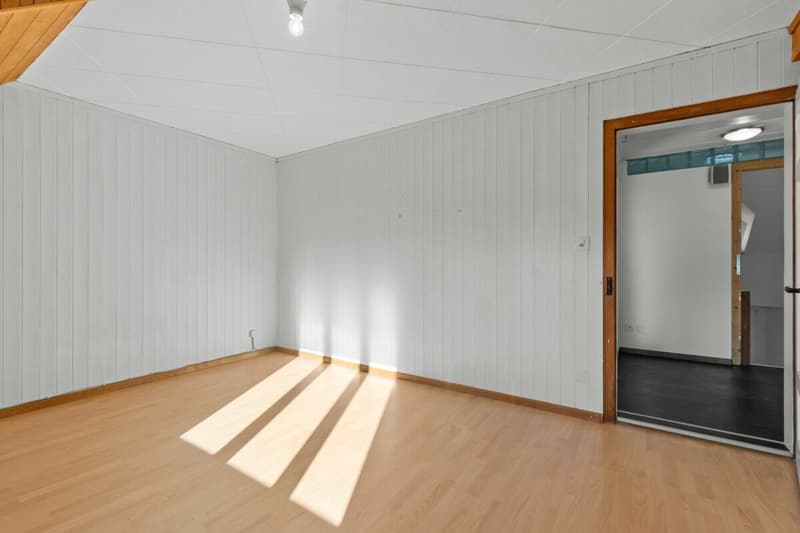 Zentral gelegene 3-Zimmer-Altbauwohnung. Mietvertrag befristet bis 30.09.2027 (7)