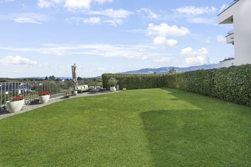 Selten in Tübach - 4.5 Zimmer-Whg. mit 220m² Garten, privater Waschküche & Bodenseeblick (3)