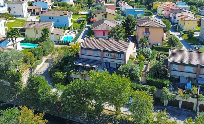 Casa gemella con giardino a Melano (2)