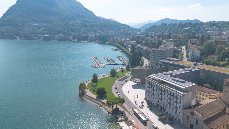 Intero piano in vendita a Lugano in palazzina vista lago (1)