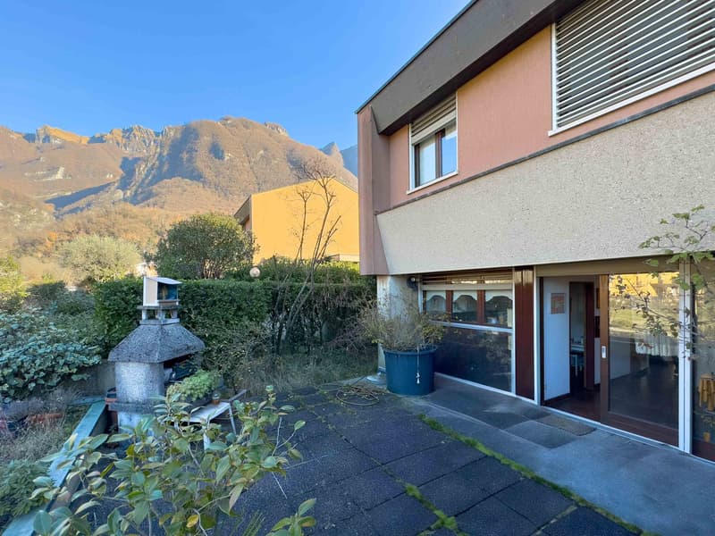 Spaziosa casa gemella con giardino a Melano (10)