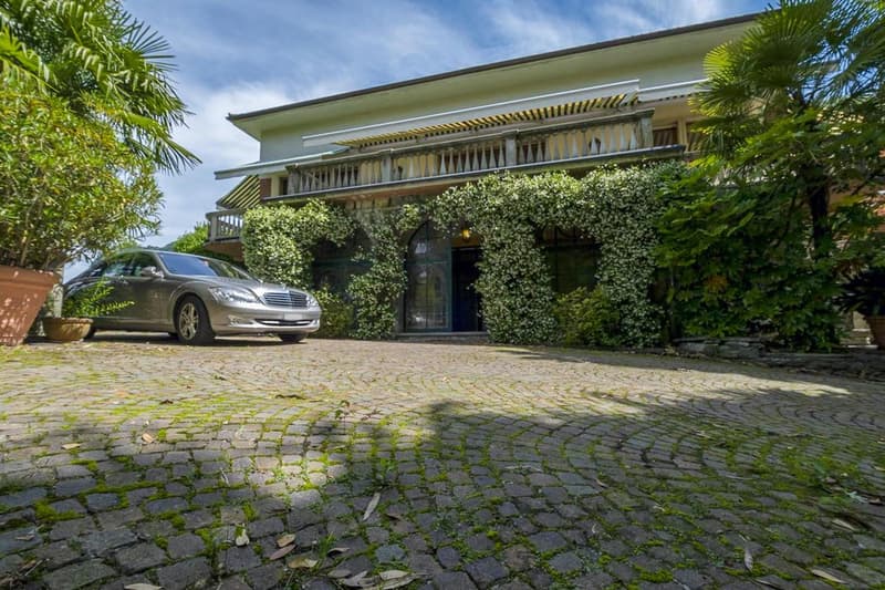 Villa con magnifico parco e campo da tennis (6)