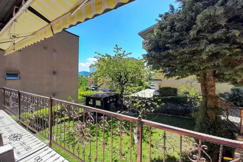Casa bifamiliare con giardino a Canobbio (11)