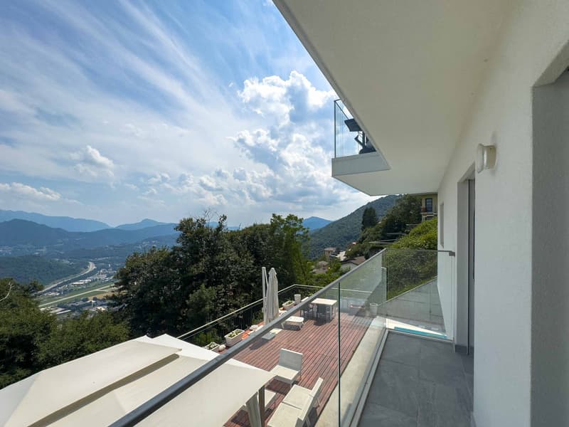 Prestigiosa villa vista lago con piscina a Cademario (6)