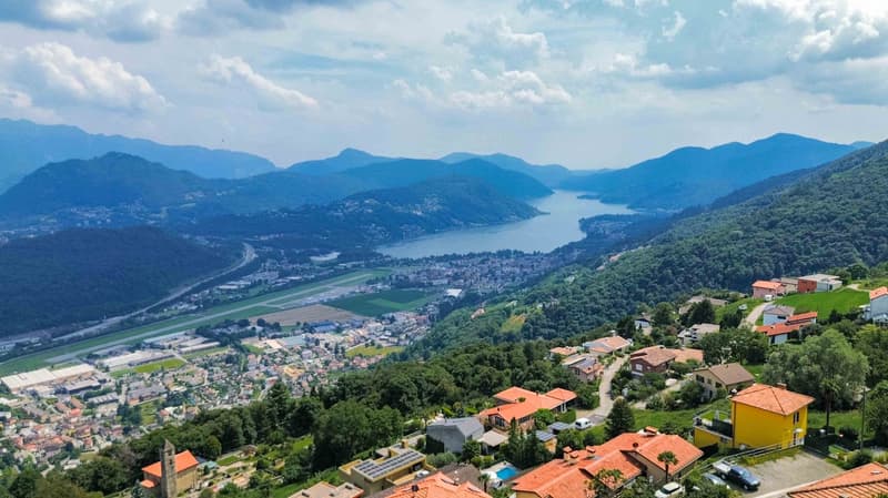 Prestigiosa villa vista lago con piscina a Cademario (11)