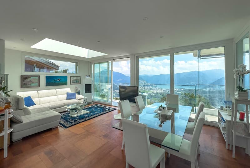 Prestigiosa villa vista lago con piscina a Cademario (1)