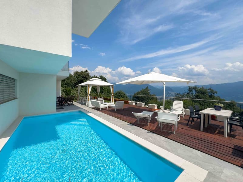 Prestigiosa villa vista lago con piscina a Cademario (7)