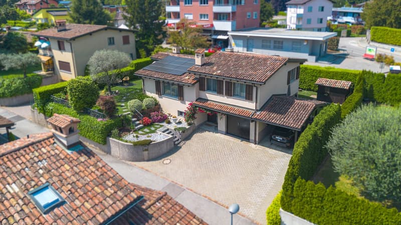 Elegante casa con giardino a Collina d’Oro (14)