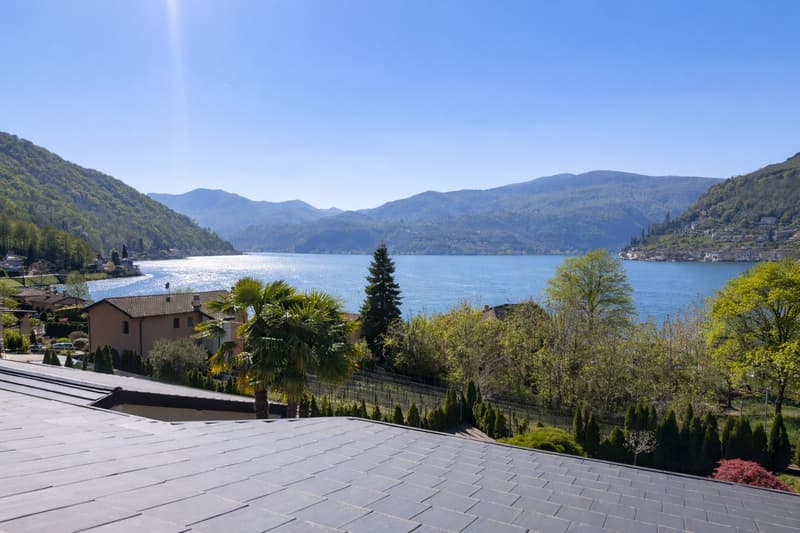Splendida villa di lusso vista lago con piscina e darsena (26)