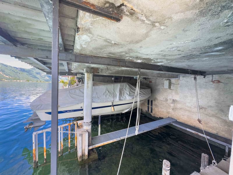 Villa direttamente sul lago con posti barca privati (12)