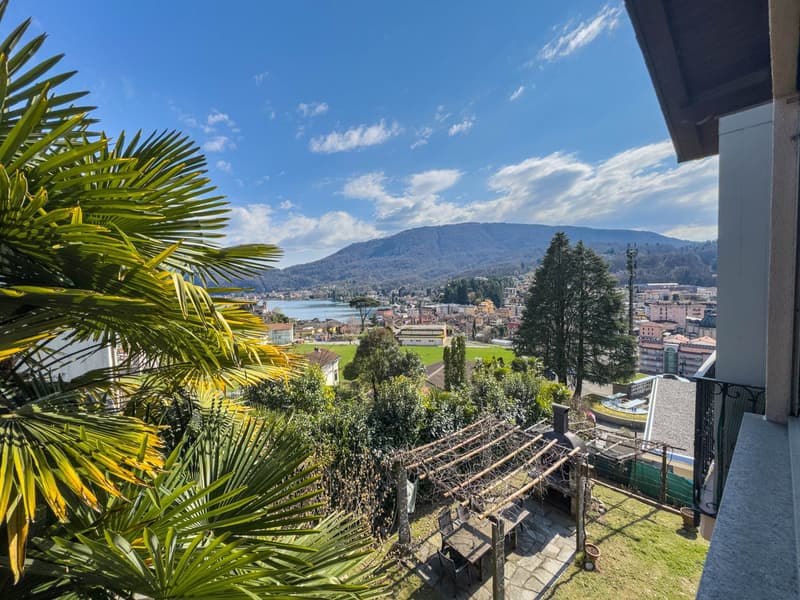 Casa con tre appartamenti vista lago a Ponte Tresa (5)