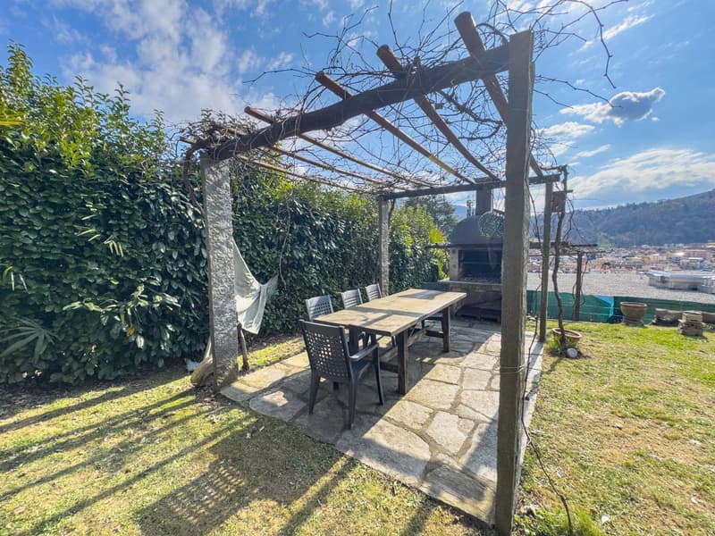 Casa con tre appartamenti vista lago a Ponte Tresa (6)