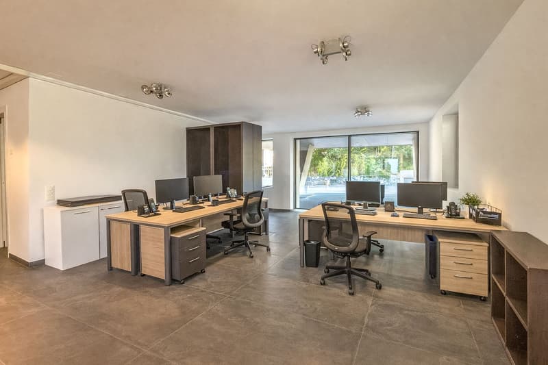 Ufficio open space a Massagno con vetrine su strada e 3 posti auto (3)