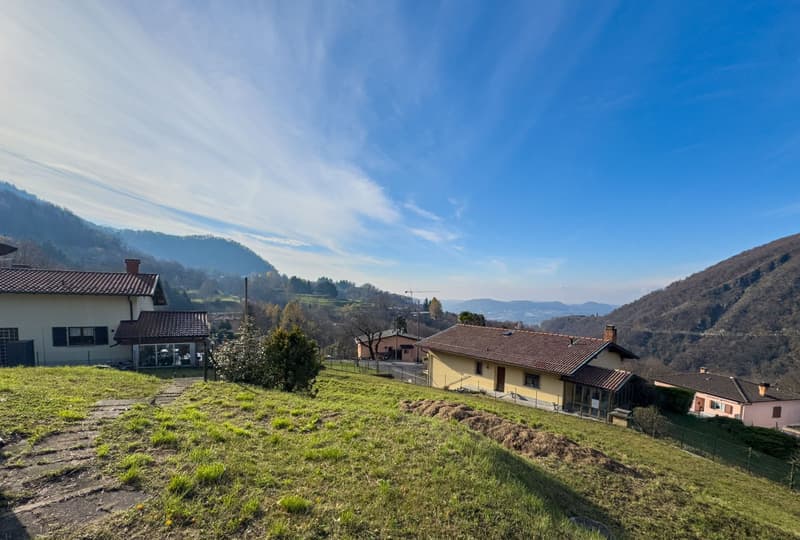 Terreno edificabile a Caneggio con vista aperta sulla valle (1)
