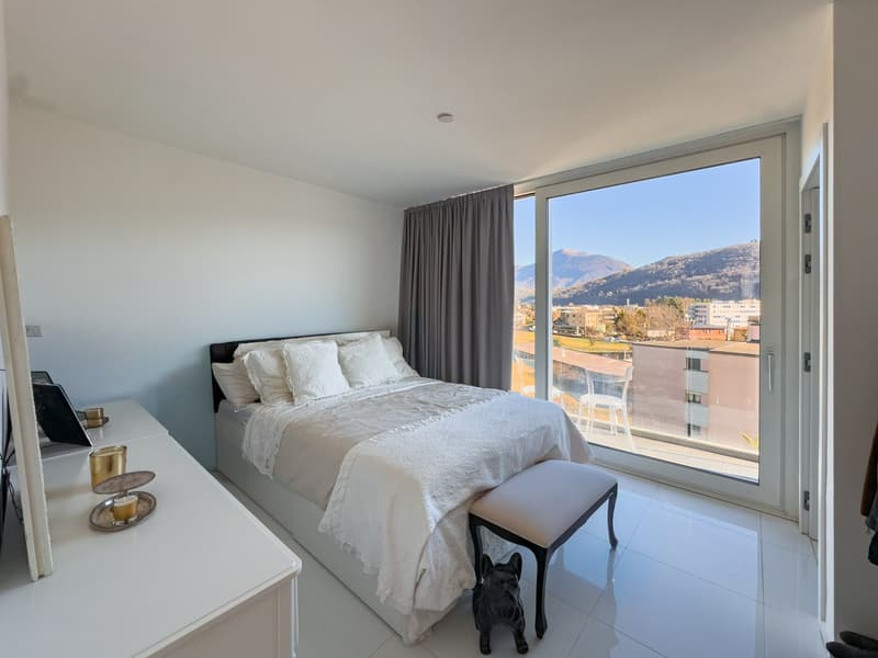 Moderna casa contigua con giardino ad Agno (4)