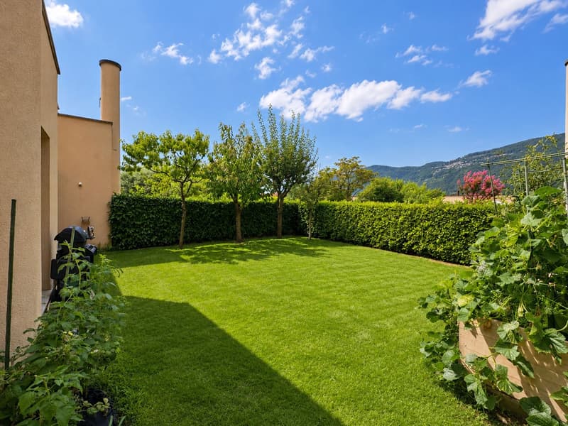 Villetta a schiera di testa con vista aperta a Vezia (12)