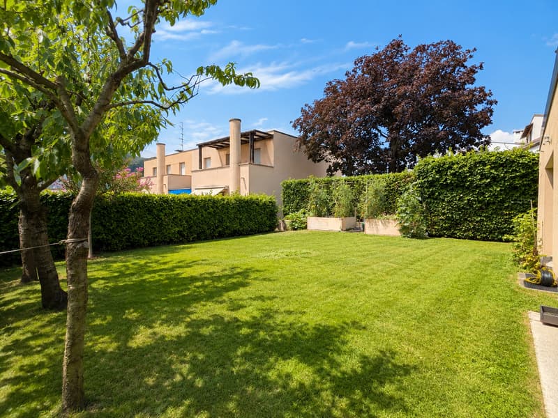 Villetta a schiera di testa con vista aperta a Vezia (13)