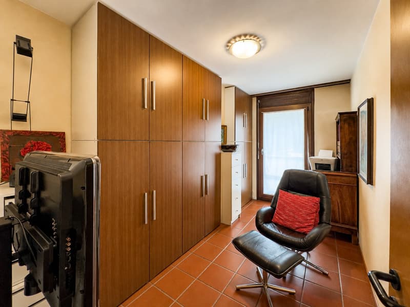 Villetta a schiera di testa con vista aperta a Vezia (6)