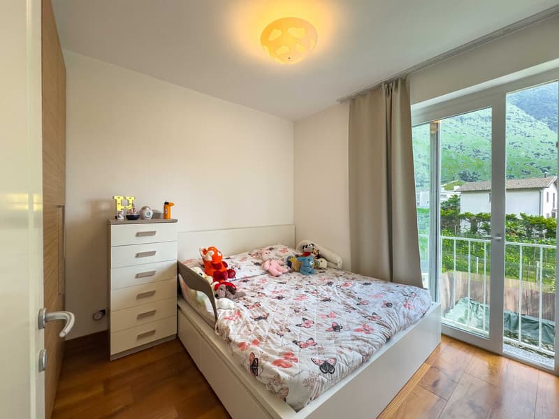 Grande e luminosa casa gemella a Melano (5)