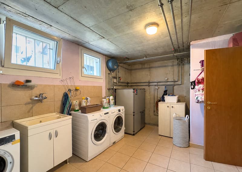 Casa bifamiliare con grande giardino a Morbio Inferiore (10)