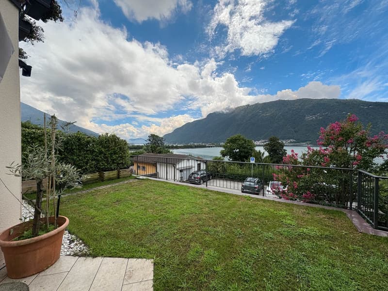 Casa gemella vista lago con giardino a Bissone (9)