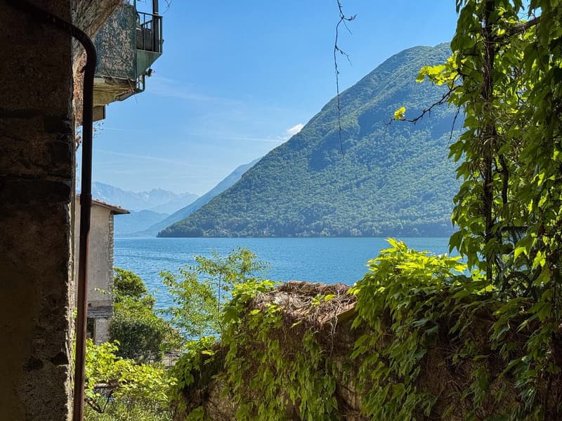 Casa fronte lago da ristrutturare e con progetto approvato a Gandria (3)