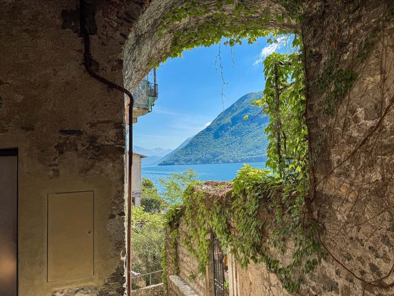 Casa fronte lago da ristrutturare e con progetto approvato a Gandria (4)