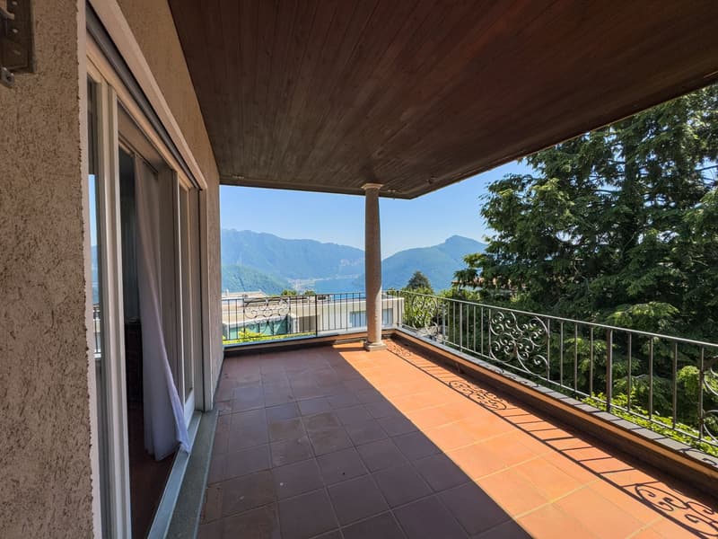 Villa con giardino e vista aperta sul golfo di Lugano a Carona (11)