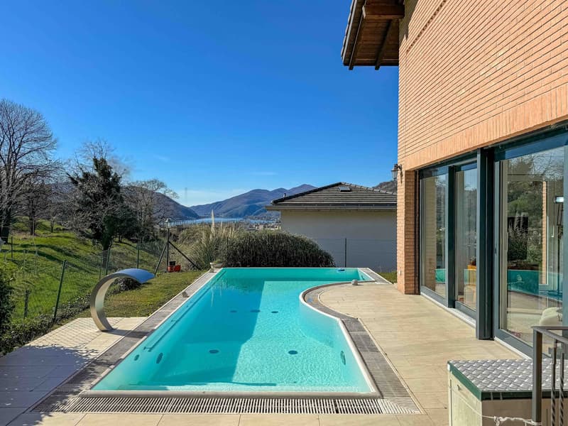 Casa unifamiliare con giardino e piscina a Bioggio (7)