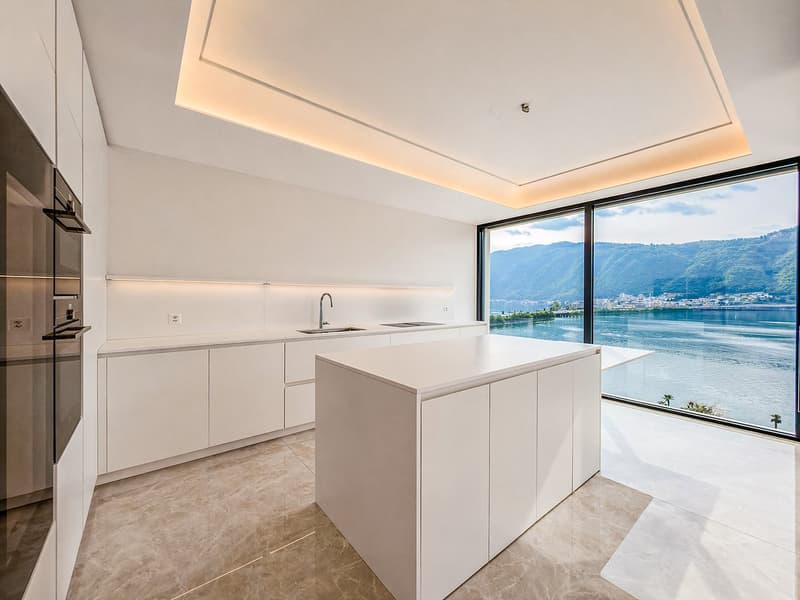 Grande appartamento con giardino e splendida vista lago a Bissone (2)