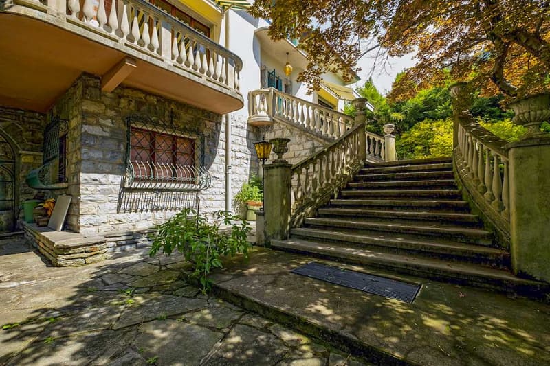 Villa con magnifico parco e campo da tennis (5)
