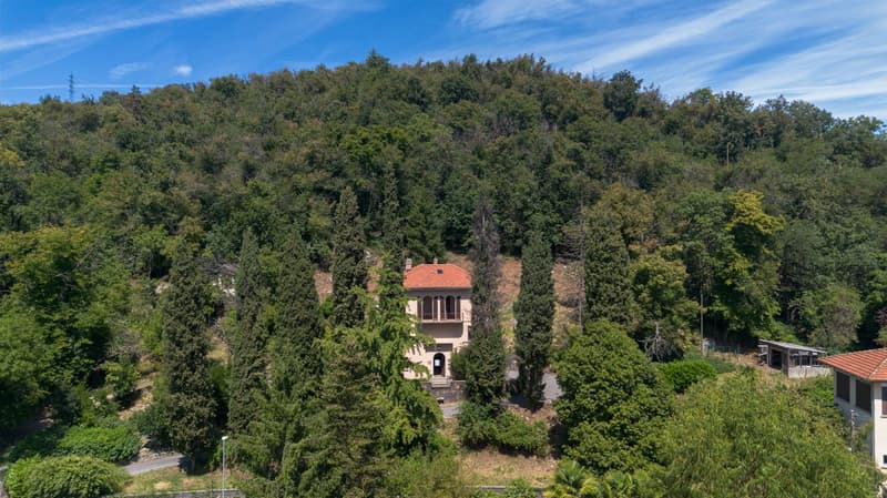 Villa d’epoca con possibilità edificatoria ad Arzo (2)