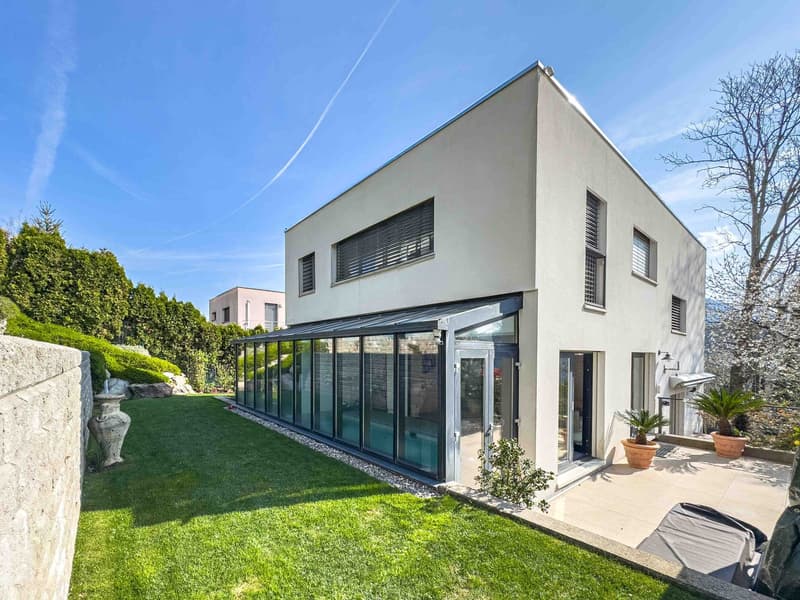 Moderna villa con piscina interna a Collina d’Oro (14)