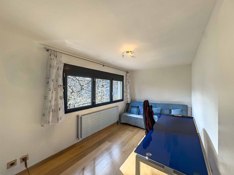 Moderna villa con piscina interna a Collina d’Oro (12)