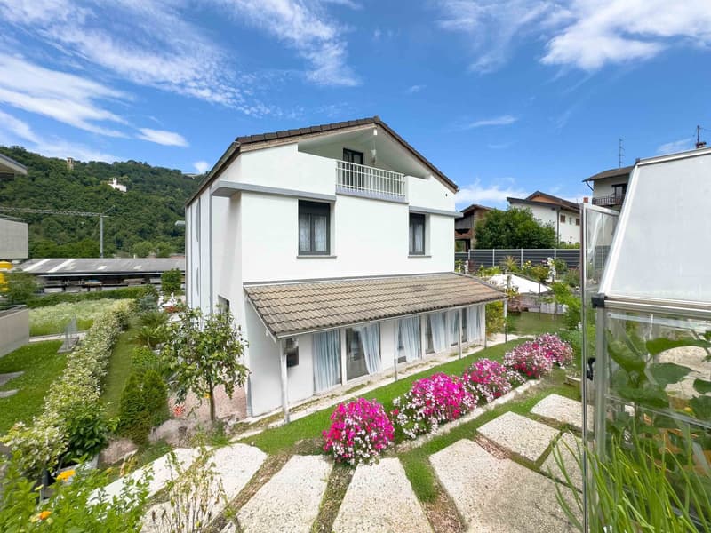 Casa con grande giardino a Figino a poca distanza dal lago (2)
