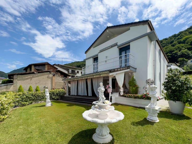 Casa con grande giardino a Figino a poca distanza dal lago (1)