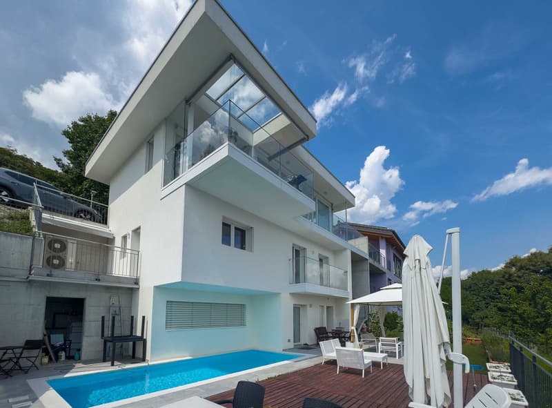Prestigiosa villa vista lago con piscina a Cademario (10)