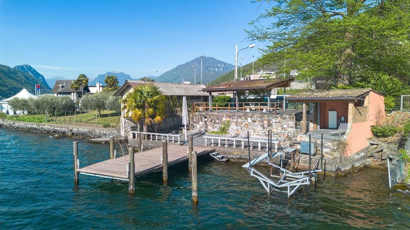 Splendida villa di lusso vista lago con piscina e darsena (25)