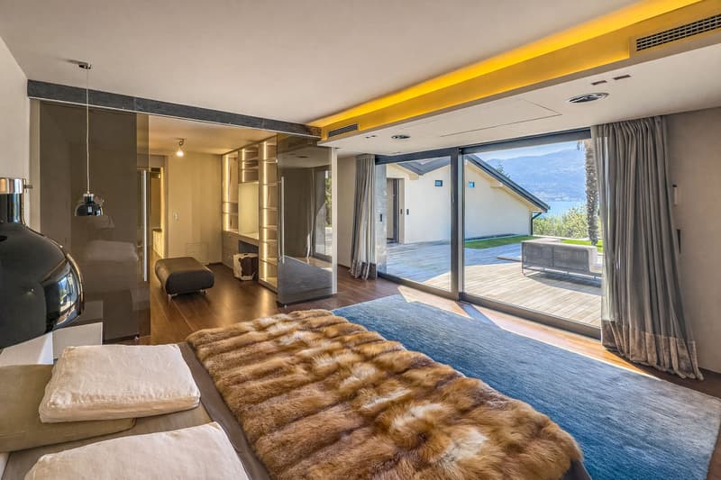 Splendida villa di lusso vista lago con piscina e darsena (6)