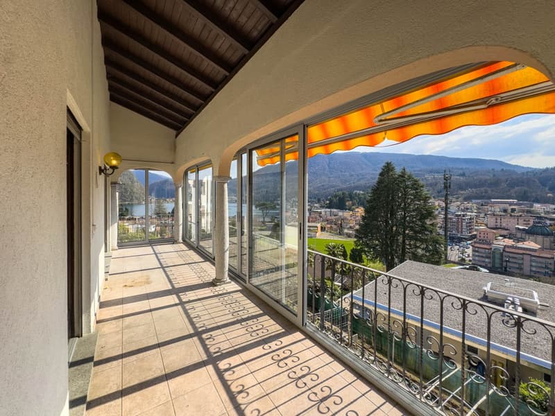 Casa con tre appartamenti vista lago a Ponte Tresa (4)
