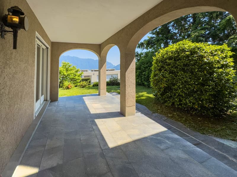 Villa con giardino e vista aperta sul golfo di Lugano a Carona (1)