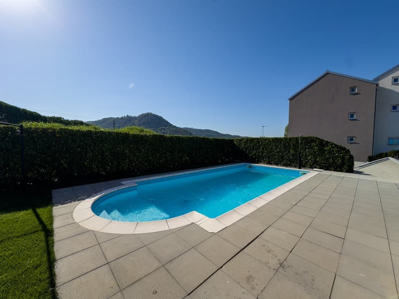 Casa unifamiliare con giardino e piscina (10)