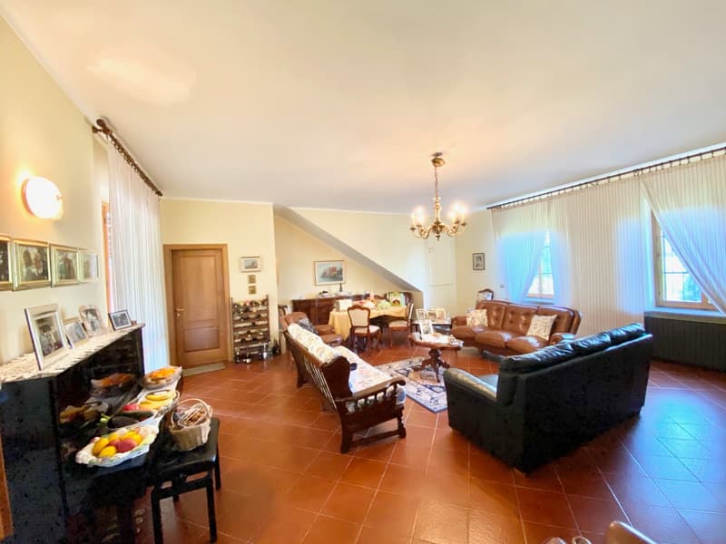 Casa di campagna molto curata in posizione tranquilla e soleggiata a sud con grande terreno (2)