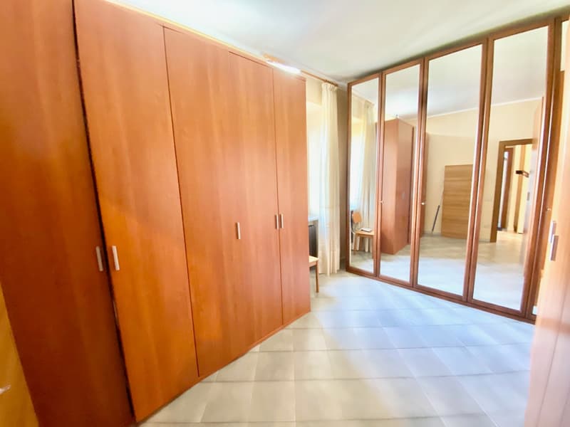 Casa di campagna molto curata in posizione tranquilla e soleggiata a sud con grande terreno (12)