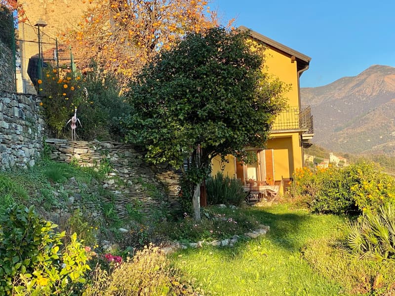 Grande maison de village rénovée dans un endroit calme et ensoleillé avec vue sur le lac (20)