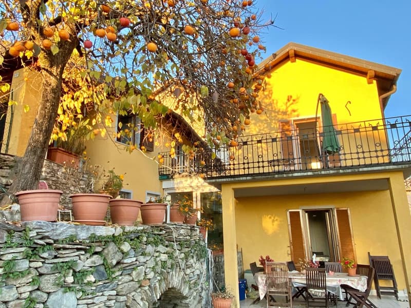 Grande maison de village rénovée dans un endroit calme et ensoleillé avec vue sur le lac (21)