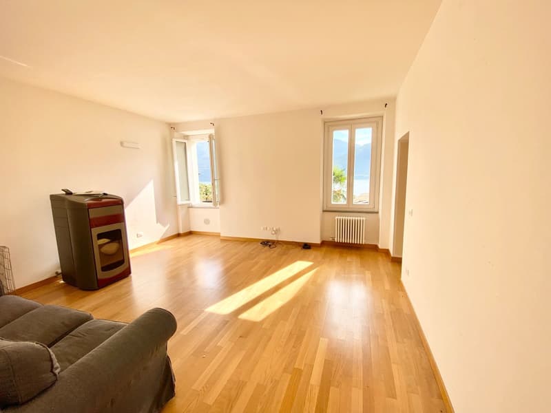 Komplett renovierte 4-Zimmer-Wohnung mit einmaligem Seeblick, nur 2 Schritte vom Strand entfernt (2)