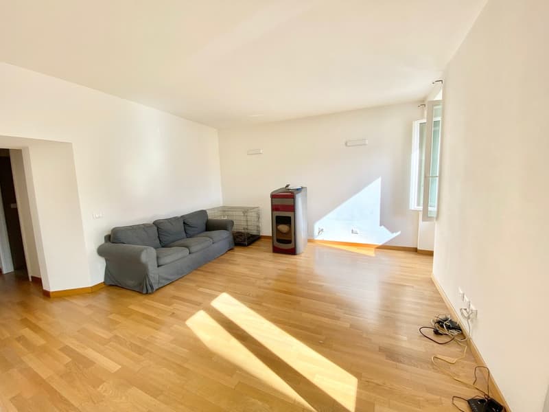 Komplett renovierte 4-Zimmer-Wohnung mit einmaligem Seeblick, nur 2 Schritte vom Strand entfernt (3)