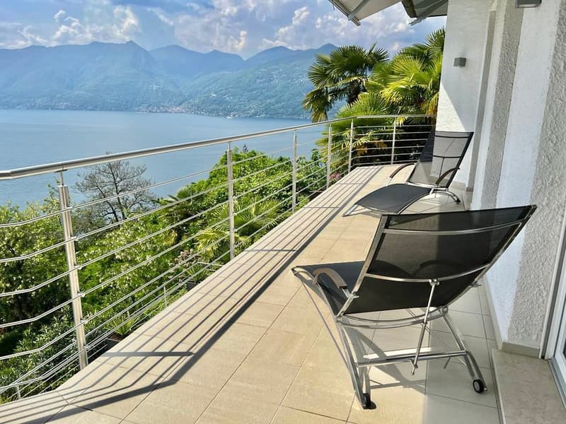 Villa de rêve luxueuse dans un emplacement calme et ensoleillé au sud avec piscine privée et vue imprenable sur le lac (12)